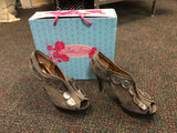 Sz 9.5 grey suede Poetic License 4 " heels