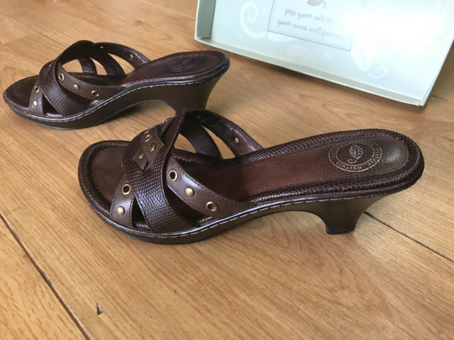 Sz 8 Nurture gend brown sandals w 1" heel new in box