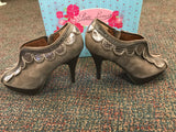 Sz 9.5 grey suede Poetic License 4 " heels