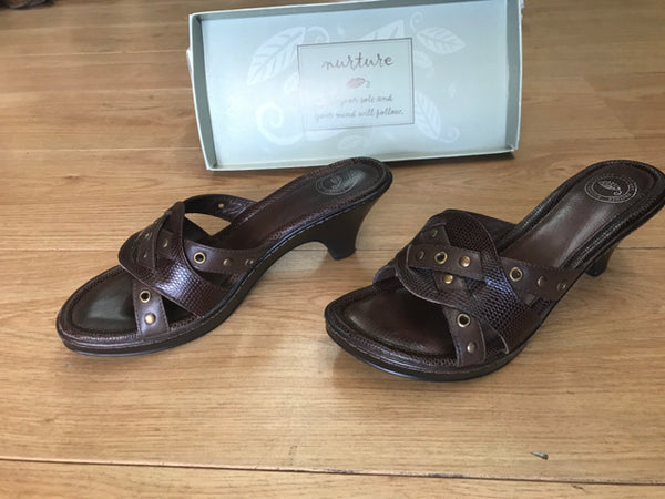 Sz 8 Nurture gend brown sandals w 1" heel new in box