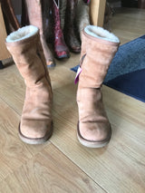 Sz7 Suede boots Ugg tan w/ side zip. 10 " high.