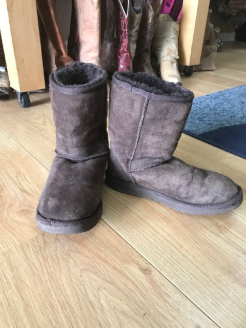 Sz 6 Ugg brown suede boots. 8" high.