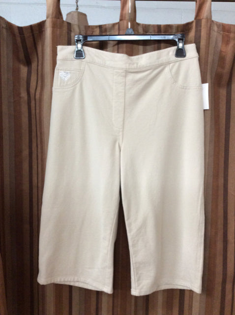 Size Medium ladies stretch khaki CAPRI, NWT, Dream Jeannes by Quacker Factory