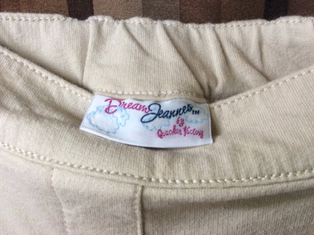 Size Medium ladies stretch khaki CAPRI, NWT, Dream Jeannes by Quacker Factory